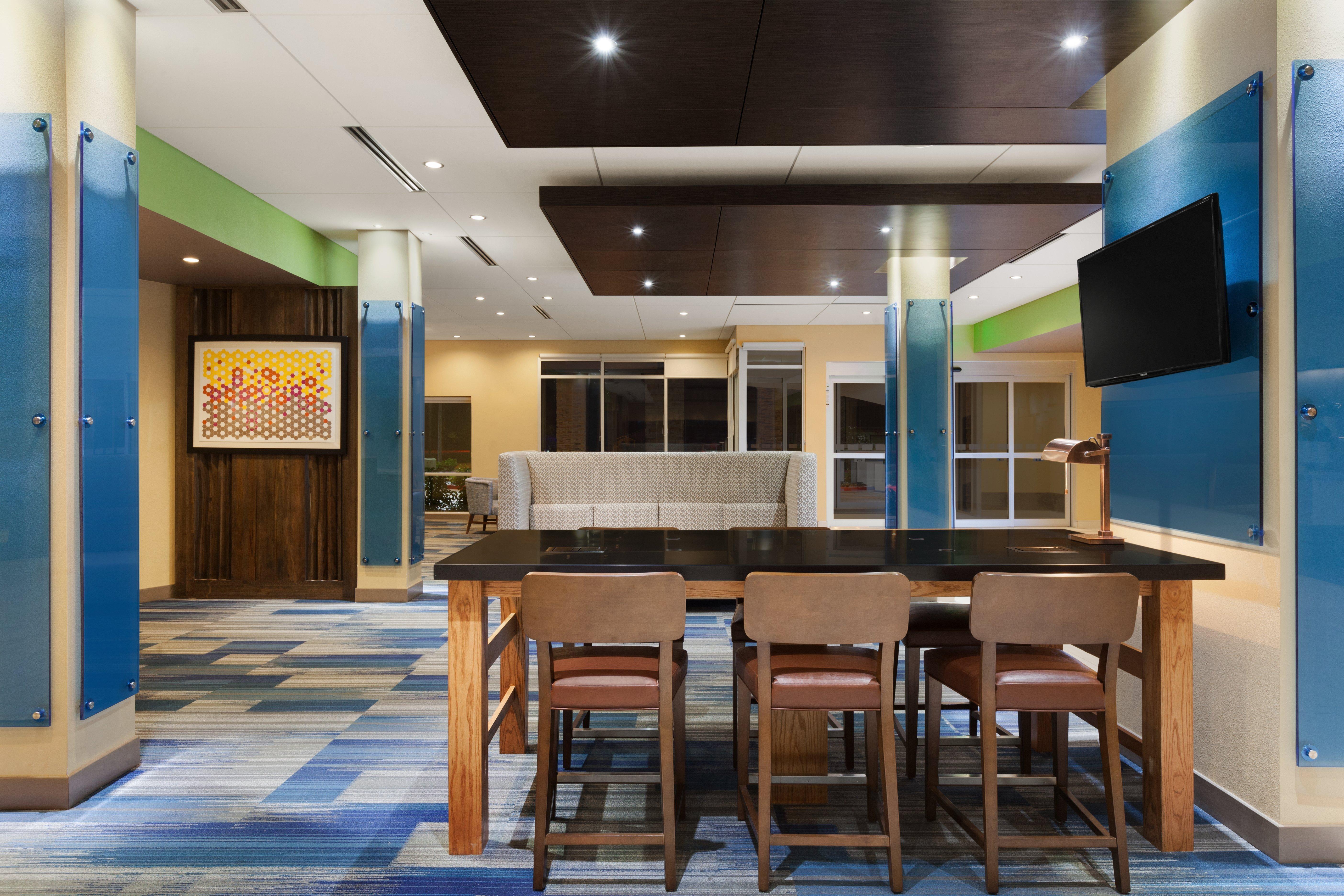 Holiday Inn Express&Suites Edinburg- Mcallen Area, an IHG Hotel Exterior foto