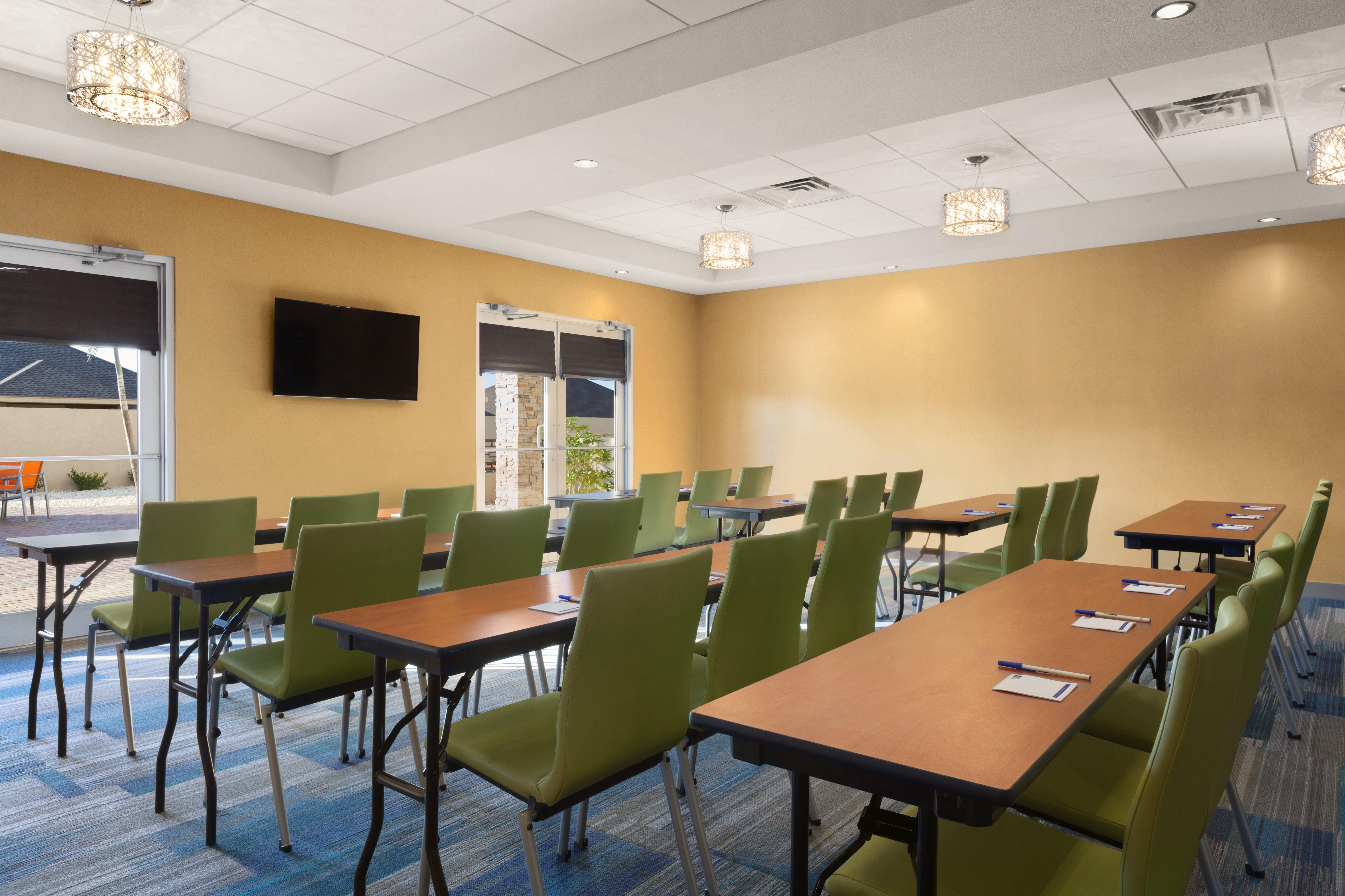 Holiday Inn Express&Suites Edinburg- Mcallen Area, an IHG Hotel Exterior foto